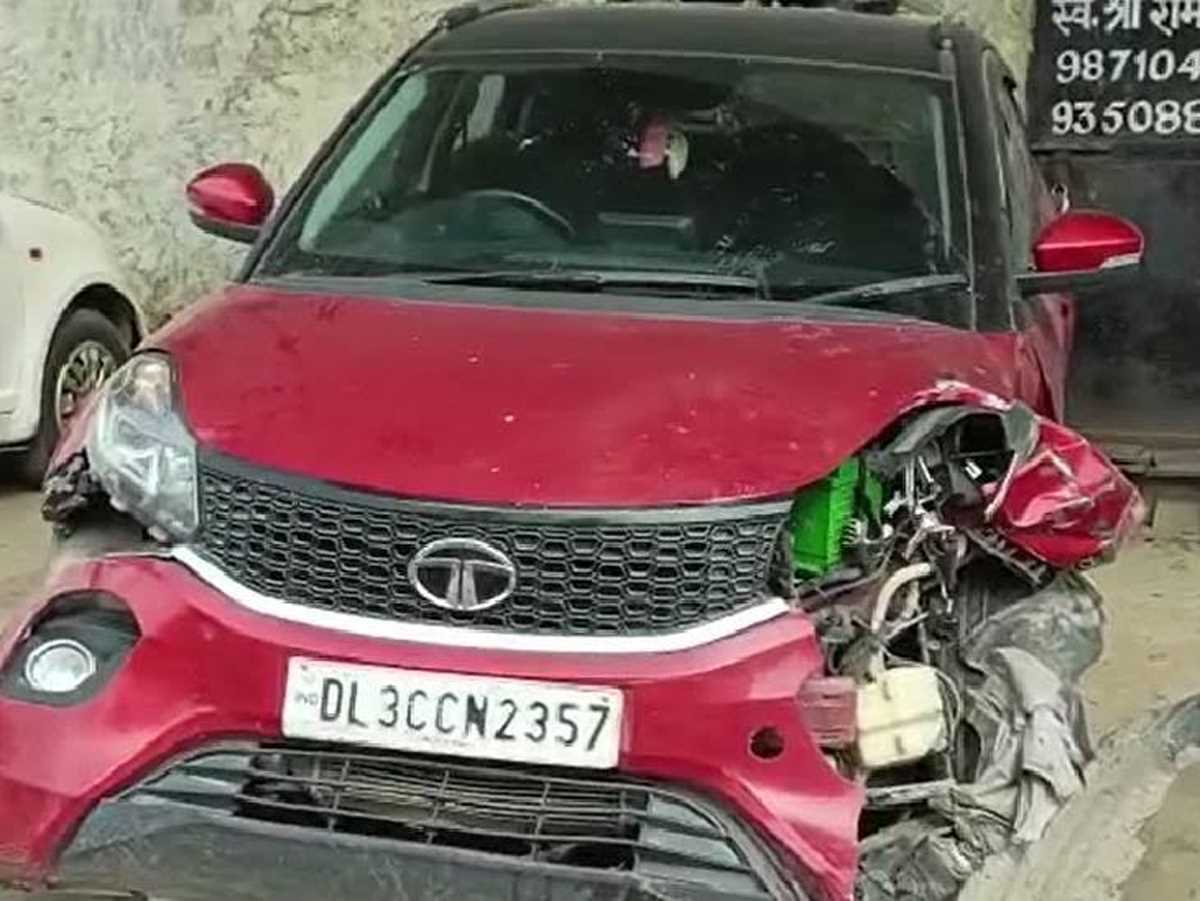 कार ने ई रिक्शा में मारी टक्कर छह घायल